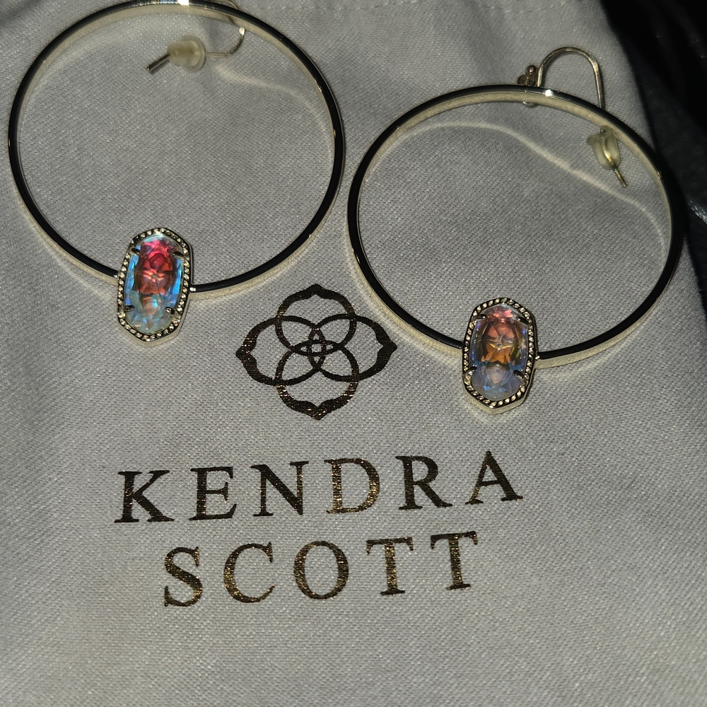 Kendra Scott Elora Gold Hoop Earrings with Dicondric Stone - Picture 3 of 4
